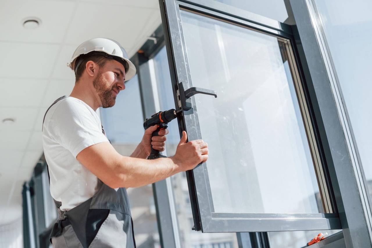 Free Glaziers quote template ready to send via WhatsApp